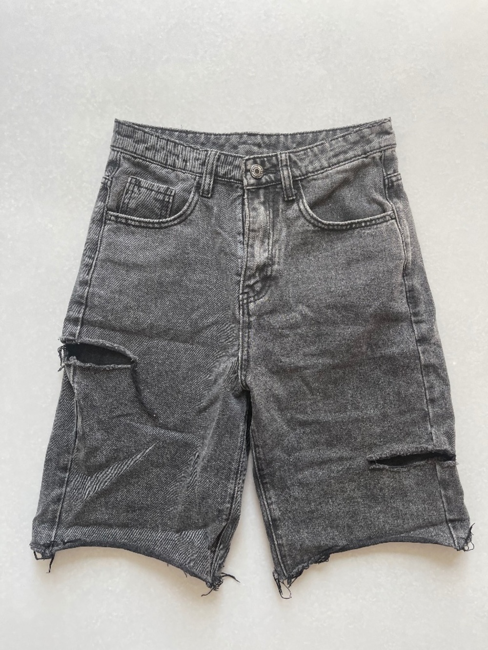 Women’s Gray Distressed Denim Bermuda Shorts Size 26 High Rise Raw Hem Acid Wash